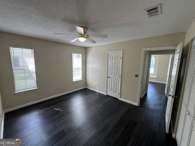 Building Photo - 214 Cypress Dr