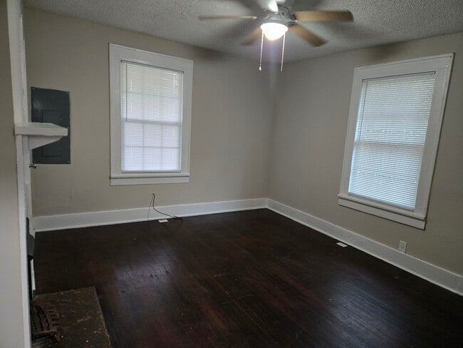 Building Photo - 1939 Haynie Dr