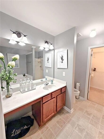 Building Photo - 2708 Beynon Ln NE