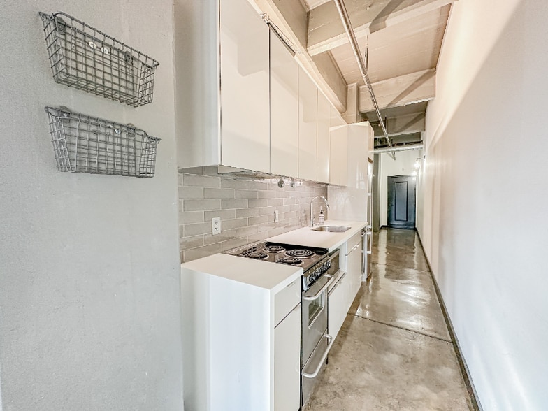 Building Photo - 1701 Tulip St