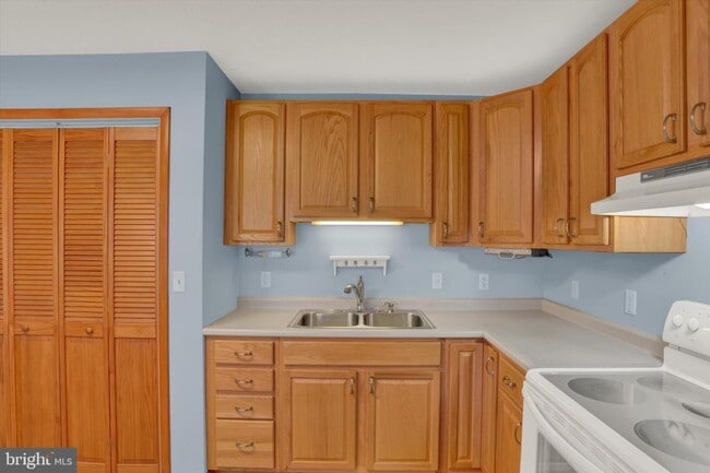 Building Photo - 118 S 22nd St