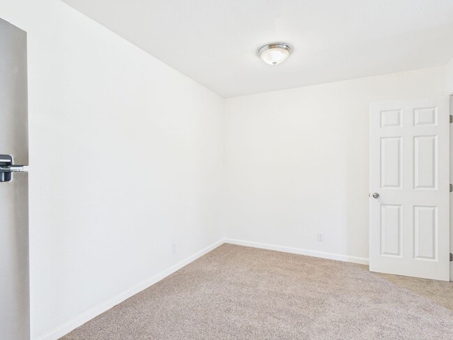 Building Photo - 2 bedroom loft unit now available at Cypre...