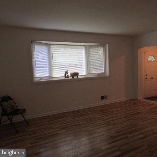 Building Photo - 2700 Sulgrave Ave