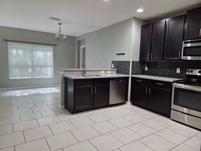 Building Photo - Move in Ready 3/2 in Lago Katrina