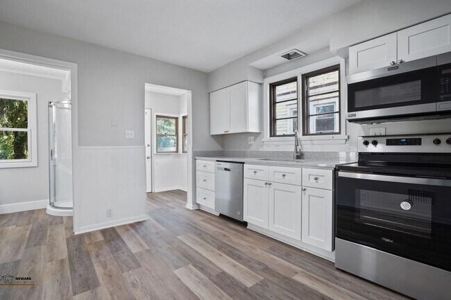 Building Photo - Spacious 3 Bed, 2 Bath in Newark - Move-In...