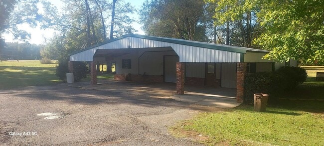 Building Photo - 8208 US-165