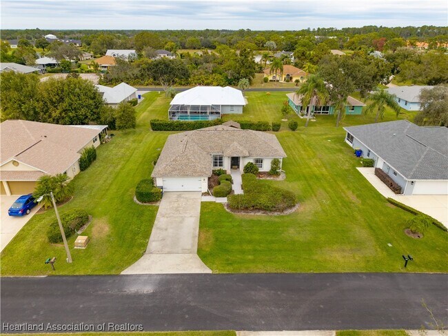 Building Photo - 2508 Manor Dr