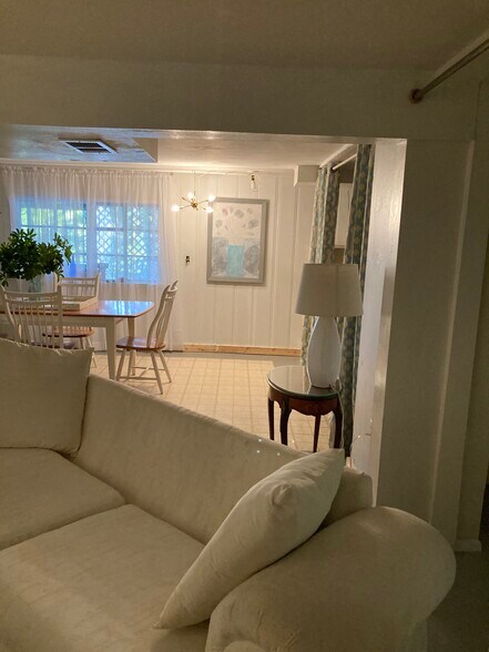 dining area - 738 Kohnen Dr