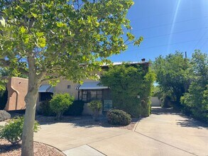 Building Photo - North Campus Gem!