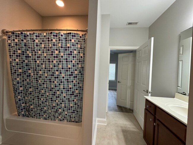 Building Photo - Gated Community nestled in Anderson Creek area