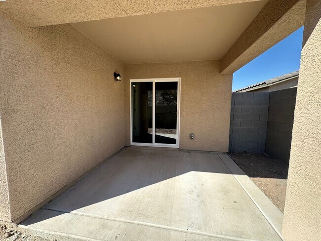 Building Photo - Beautiful 2024 Build 3 Bedroom Home- Move In Special! $800 off 1st Month's Rent. $300 off 2nd and...