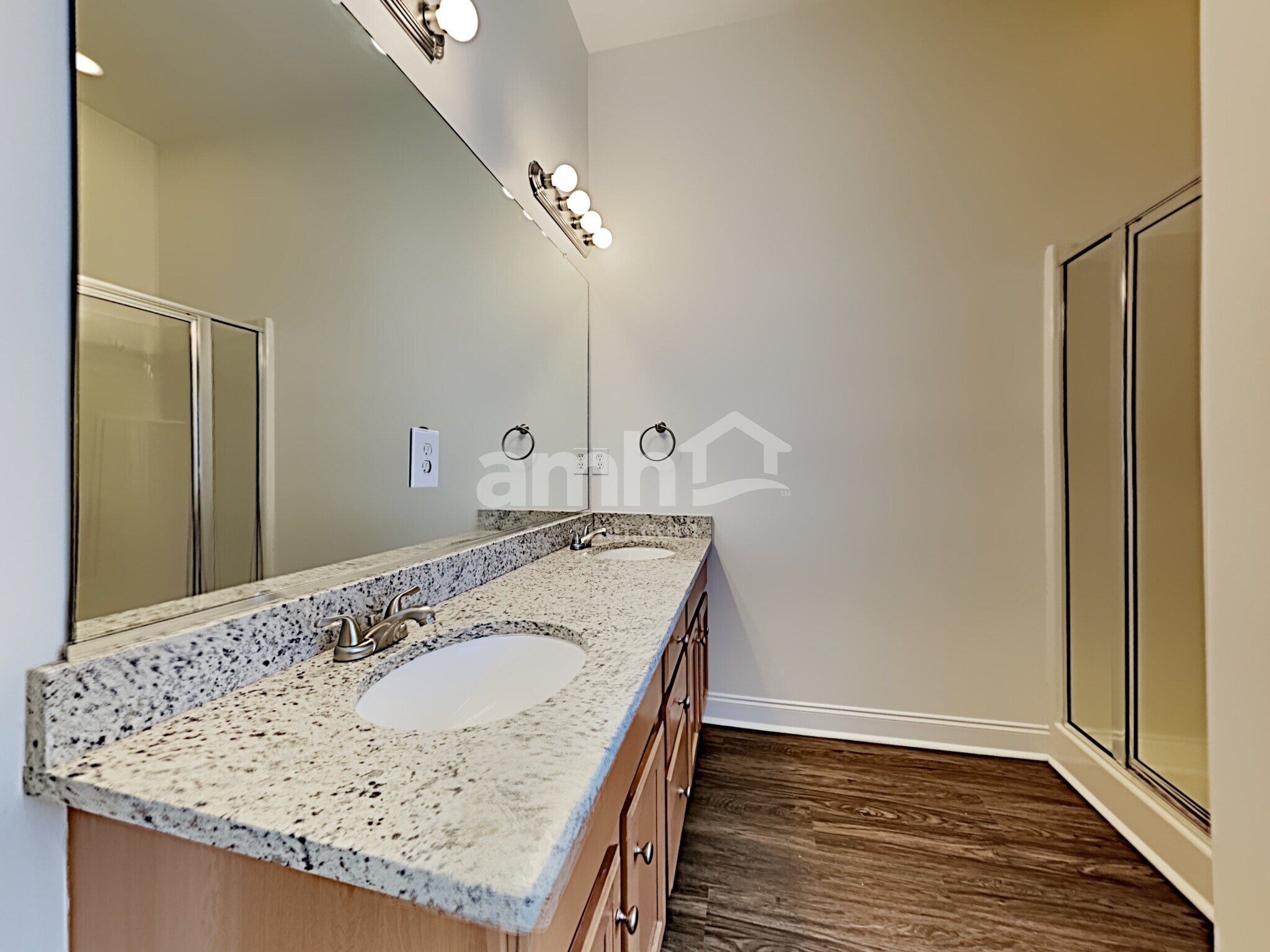 Building Photo - 206 Hydrangea St