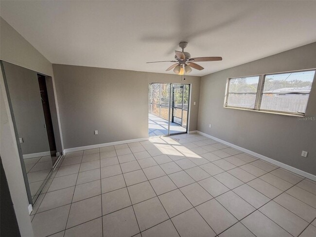 Building Photo - 818 Bayview Dr