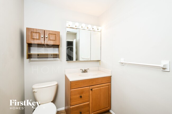 Building Photo - 2278 Hialeah St