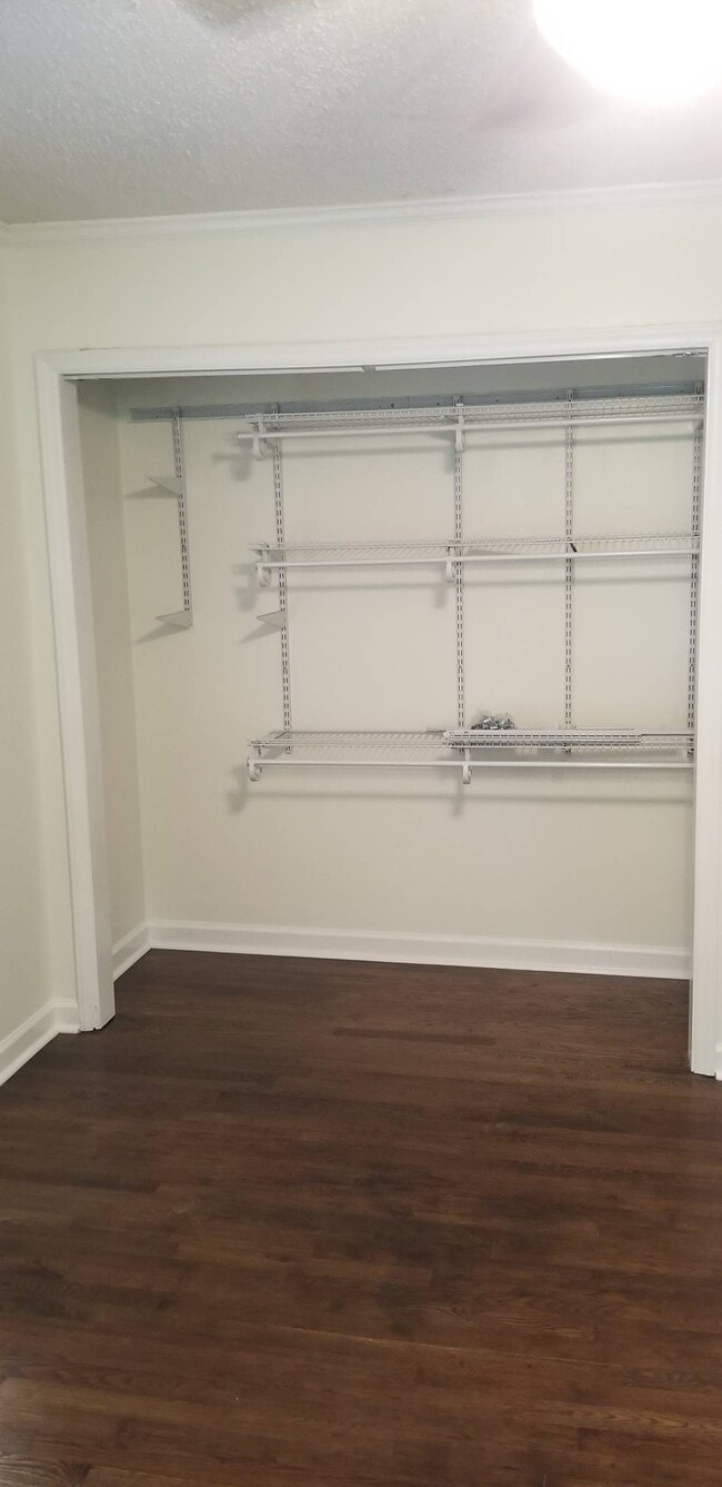 Building Photo - 1620 Riverside Dr