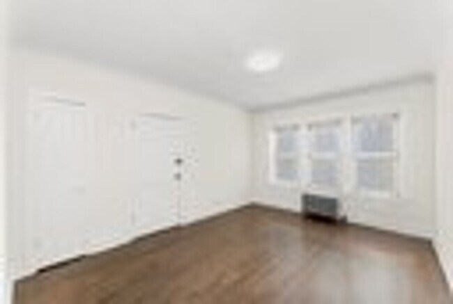 Building Photo - 4742 W Roscoe St