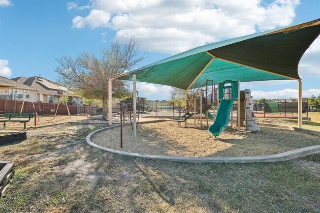 Building Photo - 2045 St Andrews Dr