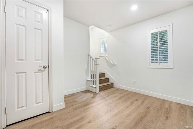 Building Photo - 7209 N Chestnut Ln