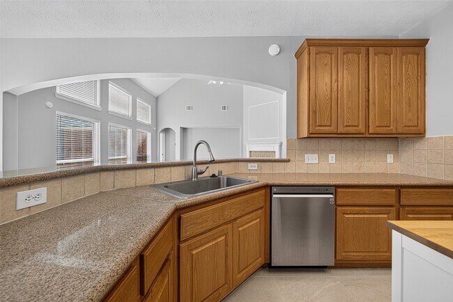 Building Photo - 8519 Babbling Brook Ct