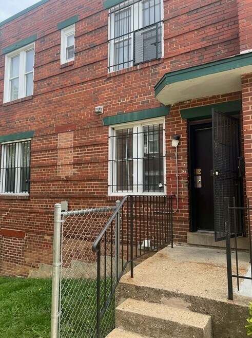 Building Photo - 4642 Hillside Rd SE