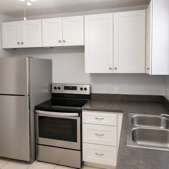 Building Photo - 208 12th Ave N