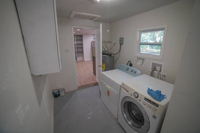 Building Photo - 5057 Tillie Ln