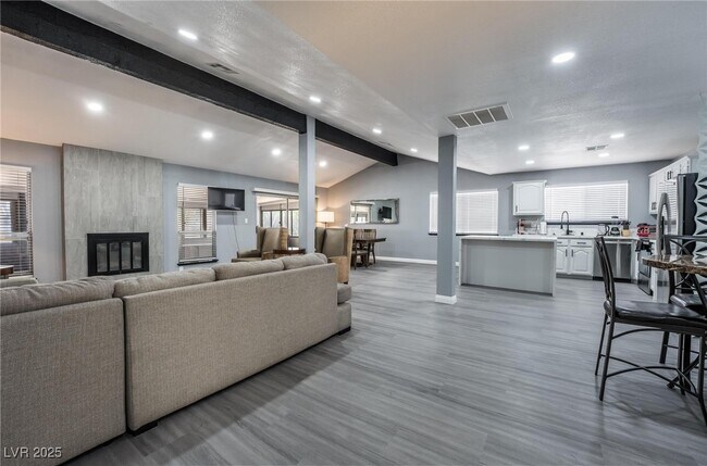 Building Photo - 7439 Trudy Ln