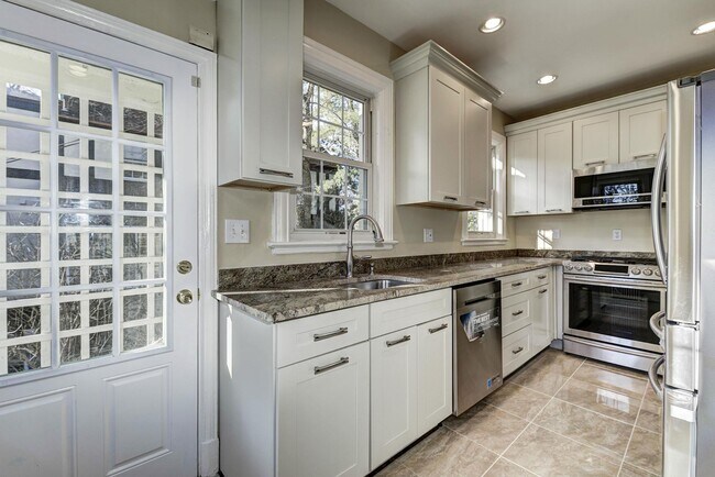 Building Photo - 4910 Hillbrook Ln NW
