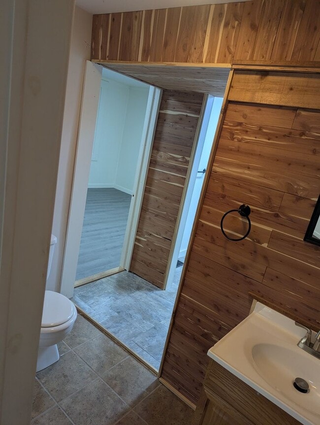 Building Photo - 2 bdrm 1 bath family home with water, sewer and garbage included.