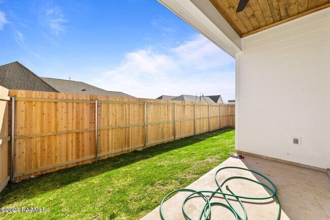 Building Photo - 128 Oak Village Dr