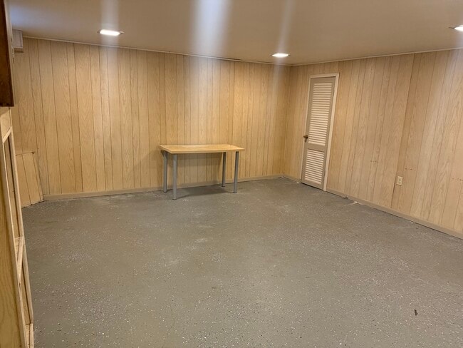 Building Photo - 6541 N Kedzie Ave