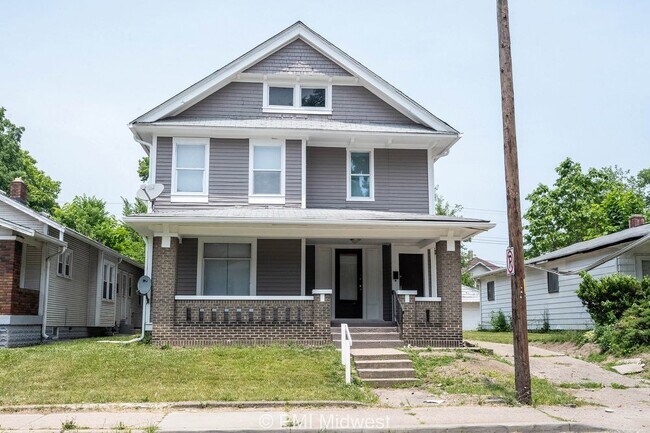 Building Photo - "Charming 3-Bedroom Duplex Haven on W 29th St – Spacious 1031 Sq Ft Gem in Indianapolis!"
