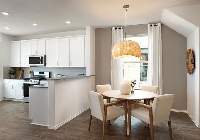 Building Photo - 313 Redonda Dr