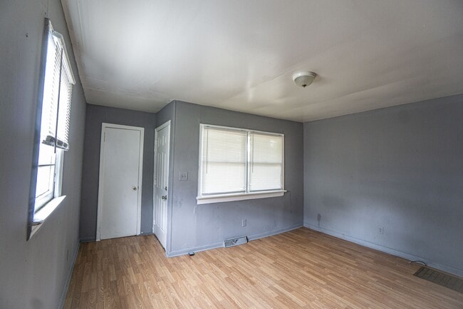 Building Photo - 3005 Ingleside Ave