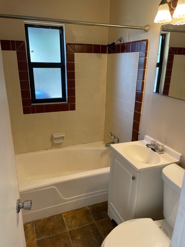 Building Photo - 1522 Myrtle Dr