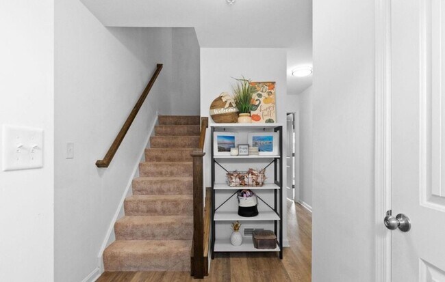 Building Photo - Dallastown Schools! Beautiful 3 Bedroom, 2.5 Bath Townhome.