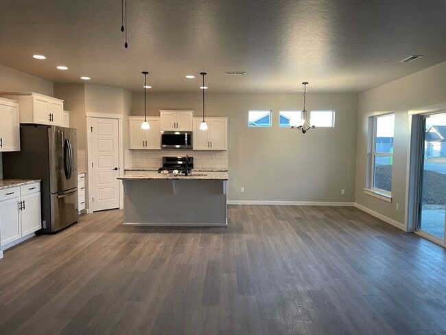 Building Photo - Single Level 4 Bedroom 2 Bathroom Home in Nampa