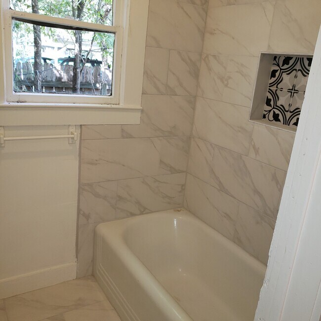 Building Photo - 924 Howard St