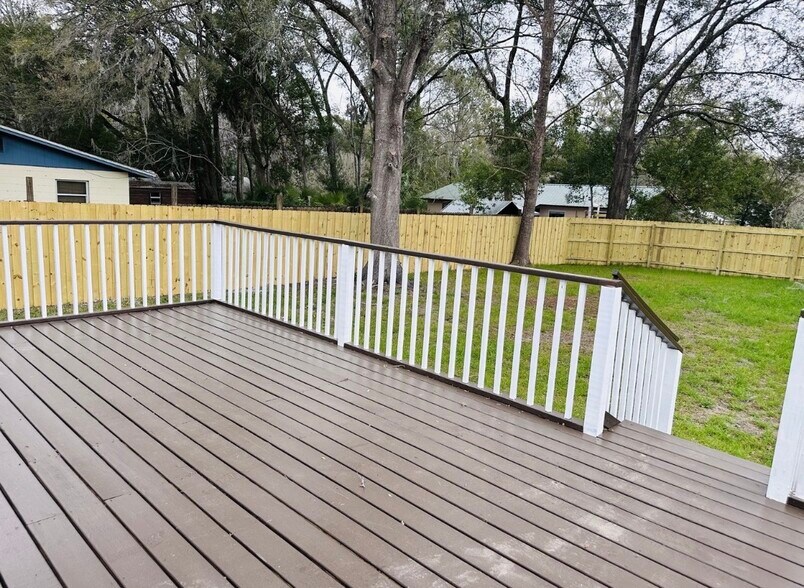 Building Photo - 329 NE 2nd St