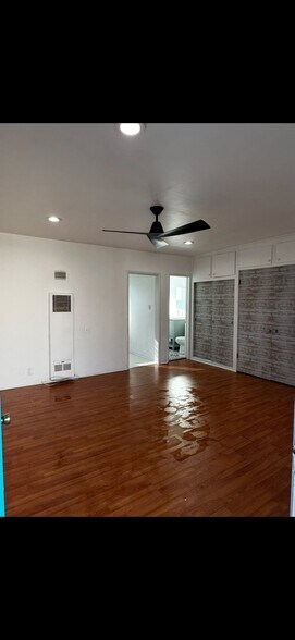 Building Photo - 323 N Chevy Chase Dr