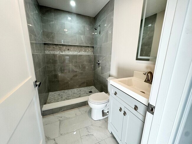 Building Photo - 55 Burrell St