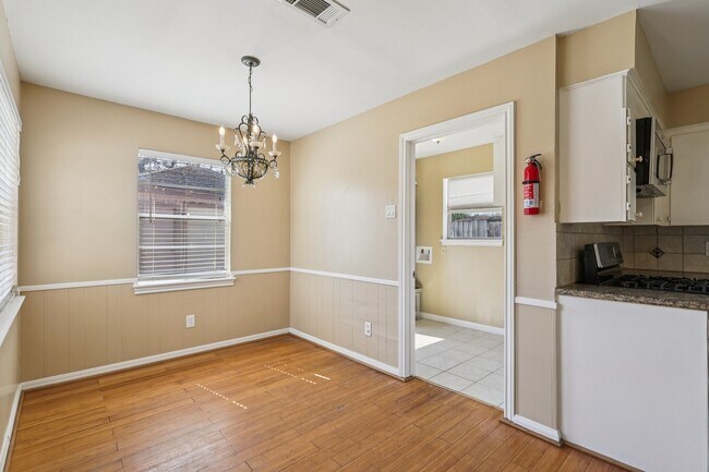 Building Photo - 10015 Warwana Rd