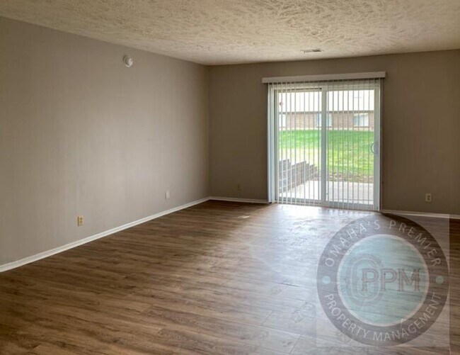 Building Photo - HUGE 2 Bed 1 Bath Cornhusker Creek