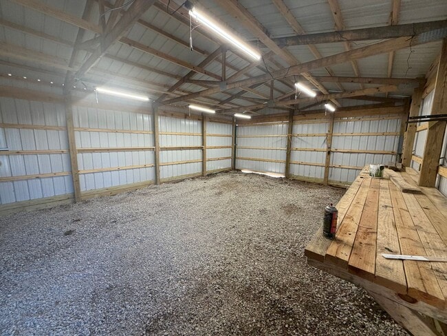 Building Photo - 2 Bed/1 bath House on 2 Acres!