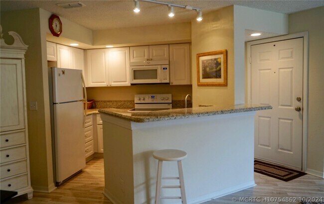 Building Photo - 3330 Pinewalk Dr N