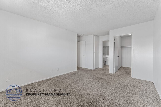 Building Photo - 9842 Hamilton Ave.