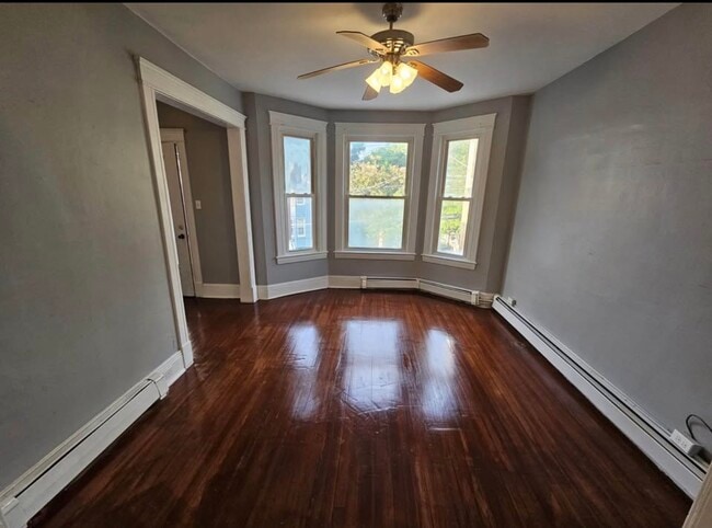 Building Photo - 342 3rd St