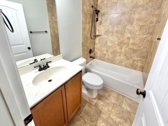 Building Photo - Now Leasing a 4 Bedroom2 Bath home in Olive Branch, MS