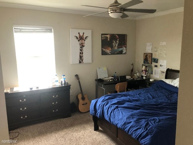 Building Photo - 1 br, 1 bath Apartment - 2414 San Gabriel St.