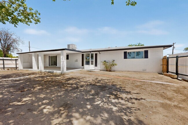 Building Photo - 824 Ortega Rd NW